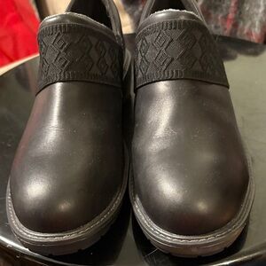 Woman Black Slip-On Leather Casual Shoes